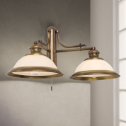 двухламповое настенное бра с парными купольными плафонами