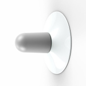 настенное бра белого цвета с круглым металлическим отражателем