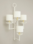 двухрожковый настенный светильник белого цвета с абажурами из ткани