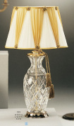 настольная лампа с резным стеклянным основанием и тканевым абажуром трапециевидной формы