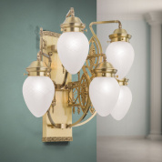 пятилямповое настенное бра с опаловыми плафонами и богатым литым декором