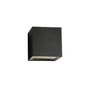 уличный настенный светильник с кубическим корпусом и направленным вниз световым потоком