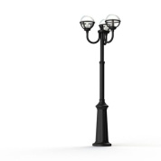 уличный фонарный столб с тремя плафонами чёрного цвета