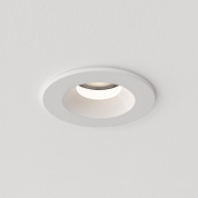 встраиваемый потолочный светильник с матовым белым кольцом