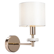 настенный светильник с абажуром цилиндрической формы на золотом основании