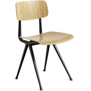 стул с деревянным сиденьем и чёрной рамой из лакированного дуба