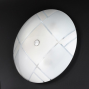 потолочный светильник с белым круглым плафоном