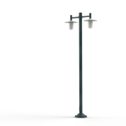 двойной уличный фонарь на зелёной опоре