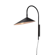 настенный светильник с металлическим плафоном конусной формы чёрного цвета