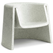 кресло для отдыха белого цвета из композитного материала