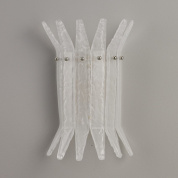 настенный светильник с вертикальными стеклянными стержнями на металлическом основании