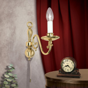 одноламповое настенное бра с металлическим кронштейном и свечевидной лампой