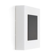 настенный уличный светильник с квадратным корпусом и затемнённой центральной панелью