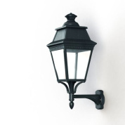 настенное бра серо-зелёного оттенка с прозрачным плафоном на изогнутом кронштейне