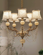 пятирожковая подвесная люстра с текстильными абажурами и стеклянными подвесками