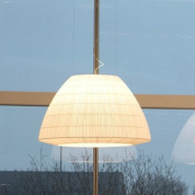 подвесная люстра полусферической формы белого цвета