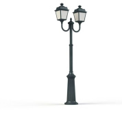 уличный фонарь с двумя рожками на тёмно-зелёной опоре