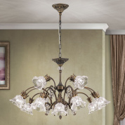 крупная подвесная люстра с многоярусной конструкцией и стеклянными плафонами в патинированной арматуре