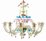 подвесная люстра с двенадцатью рожками и цветными стеклянными элементами