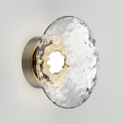 настенное бра с декоративным фактурным стеклянным плафоном круглой формы