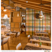 подвесной одноламповый светильник с белым конусным плафоном и латунным основанием