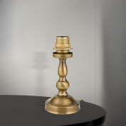 настольный светильник с металлическим фигурным основанием без абажура