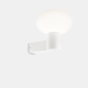 уличный настенный светильник белого цвета с шарообразным плафоном