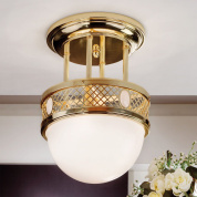 подвесной потолочный светильник с опаловым куполом и латунной перфорированной короной