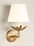 настенный светильник из латуни с декоративными листьями и абажуром