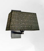 настенный светильник с прямоугольным текстильным абажуром на компактном кронштейне