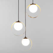 подвесной светильник с тремя шарообразными плафонами в кольцевых металлических рамках