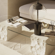 настольная лампа черная с ребристым стеклянным плафоном