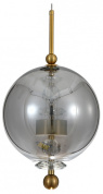 подвесной светильник с шарообразным плафоном из дымчатого стекла и латунным подвесом