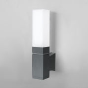 одноламповый уличный настенный светильник с прямоугольным основанием и высоким матовым рассеивателем