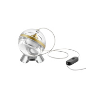 прикроватный светильник на подставке с шарообразным корпусом и металлическими элементами