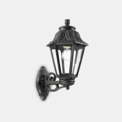 уличный настенный светильник в классическом стиле с черным корпусом и стеклянным плафоном
