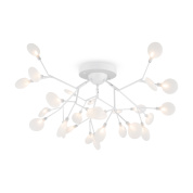 потолочный светильник с множеством белых стеклянных плафонов на разветвленной арматуре