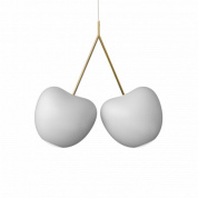 люстра с белыми плафонами в форме вишен на подвесе