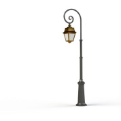 уличный фонарный столб с прозрачным плафоном на фигурной стойке