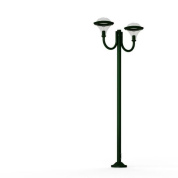 уличный фонарь с двумя рожками и купольными плафонами на зелёной опоре