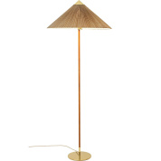 напольный светильник с абажуром из бамбука на металлической стойке