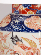 ваза из глазурованной керамики с традиционным орнаментом Киото