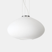 подвесной светильник с овальным плафоном из белого гофрированного стекла и хромированной арматурой