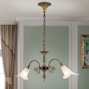 подвесная люстра с двумя рожками и матовыми цветочными плафонами