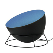 торшер с наклонным купольным абажуром и голубой внутренней поверхностью