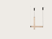 подвесной линейный светильник с деревянной штангой и цилиндрическим световым модулем