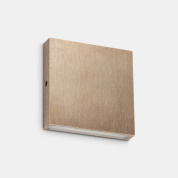 настенный светильник прямоугольной формы с плоским металлическим корпусом