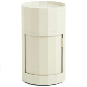 высокий витринный шкаф цилиндрической формы