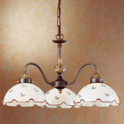подвесная люстра с тремя плафонами из белого стекла