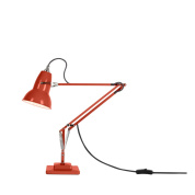 настольная лампа с подвижным металлическим плафоном на шарнирном кронштейне